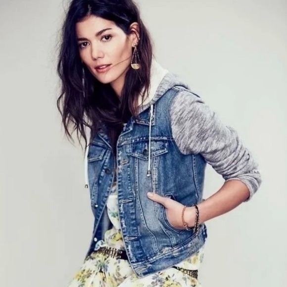 Free People FP We The free Women’s Knit Hoodie Distressed Denim Jacket Navy Sz S - Picture 17 of 17